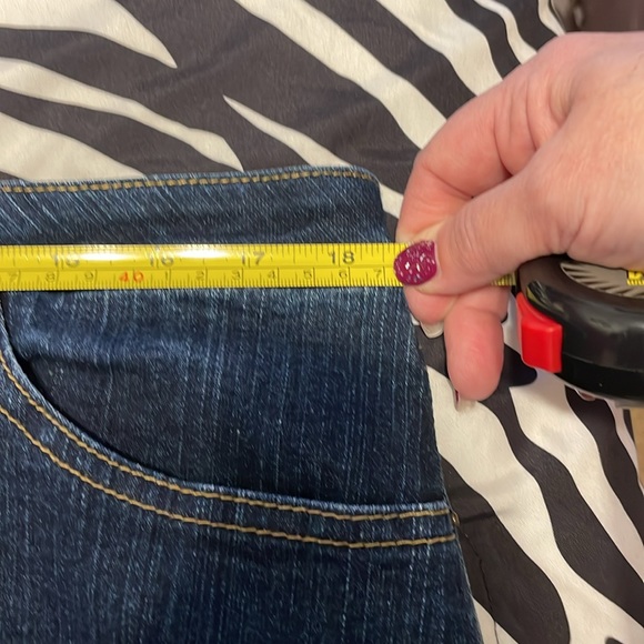 Gently used denim skirt - Picture 5 of 6